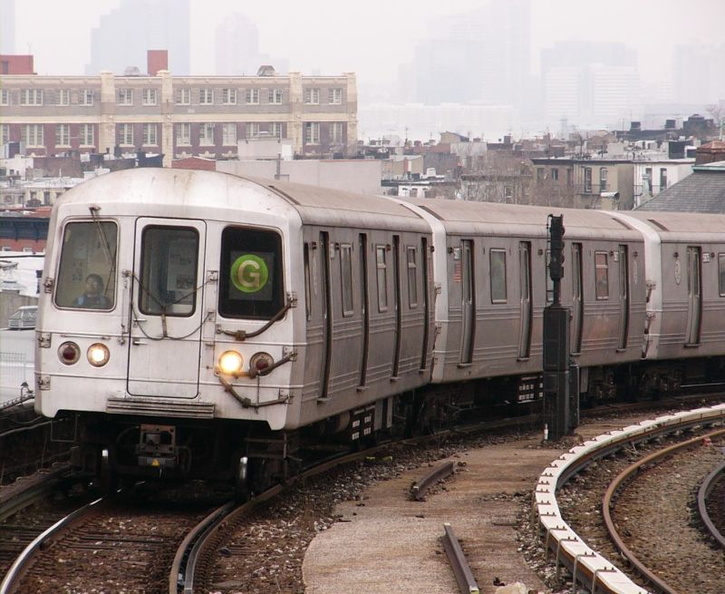 R-46 5876 @ Smith-9th St (G). Photo taken by Brian Weinberg, 1/3/2005. P1000832a.jpg