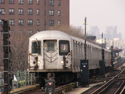 R-42 4746 @ Broadway Junction (J). Photo taken by Brian Weinberg, 1/3/2005.