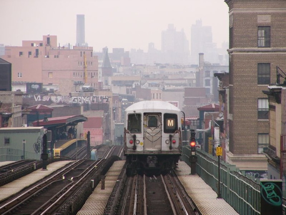 R-42 @ Flushing Av (M). Photo taken by Brian Weinberg, 1/3/2005.