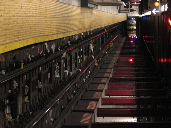 Trash littered track @ Essex St (J). Photo taken by Brian Weinberg, 1/9/2005.