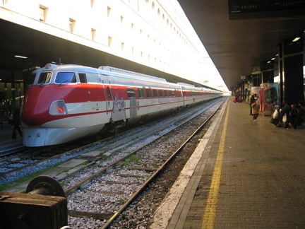 ETR-450 @ Rome's Termini station (Roma Termini). Taken by Howard Langsner, 12/28/2004.