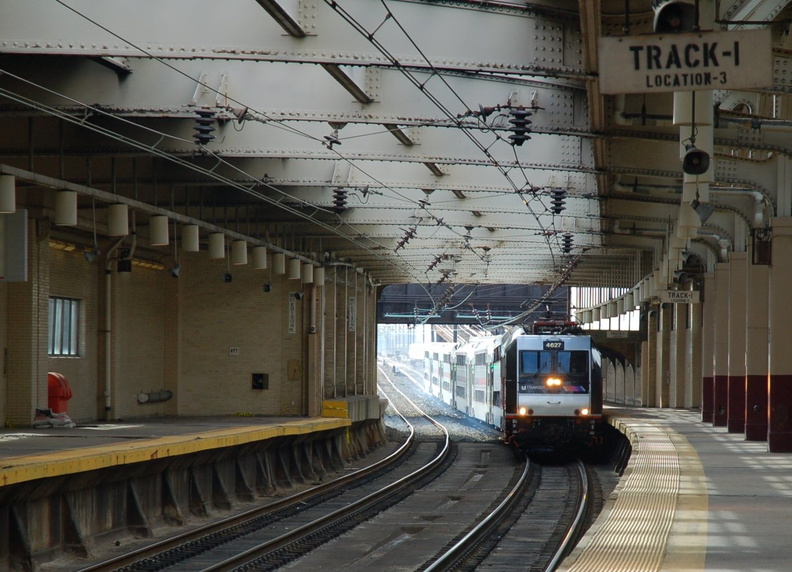NJ Transit ALP-46 4627 with multi-level consist @ Newark Penn Station (Inaugural Revenue Run). Photo taken by Brian Weinberg, 12/11/2006. dsc_8917a.jpg