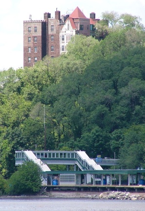 Spuyten Duyvil station (Metro-North). Photo taken by Brian Weinberg, 5/29/2005.