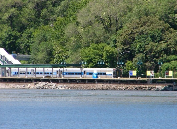 MNR Shoreliner coaches @ Spuyten Duyvil. Photo taken by Brian Weinberg, 5/29/2005.