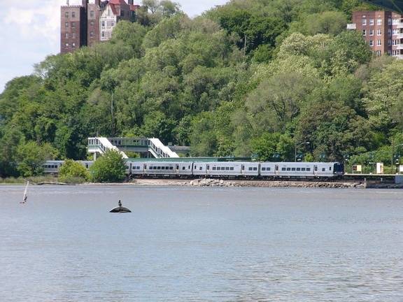 MNR M-7A @ Spuyten Duyvil. Photo taken by Brian Weinberg, 5/29/2005.
