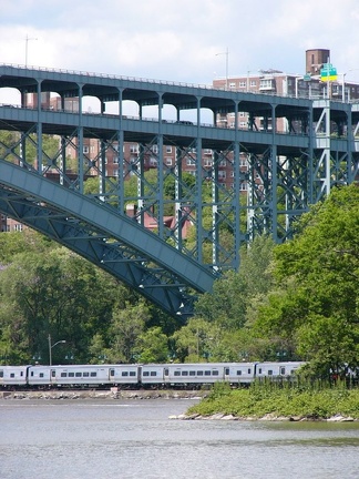 MNR M-7A @ Spuyten Duyvil. Photo taken by Brian Weinberg, 5/29/2005.