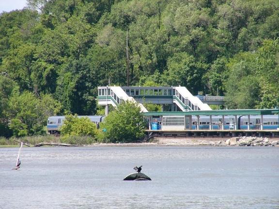 MNR M-1A @ Spuyten Duyvil. Photo taken by Brian Weinberg, 5/29/2005.