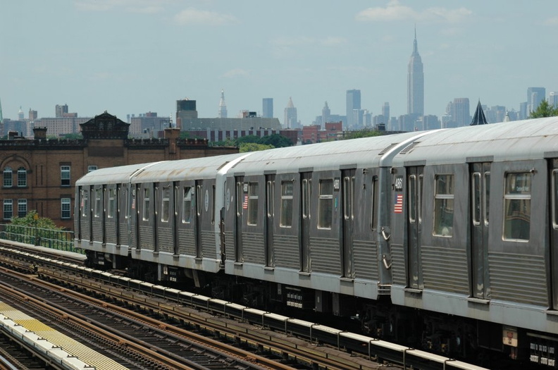 R-42 4860 @ Chauncey St (J). Photo taken by Brian Weinberg, 6/5/2005.