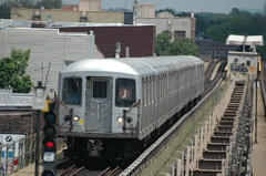 R-42 @ Alabama Av (J). Photo taken by Tamar Weinberg, 6/5/2005.