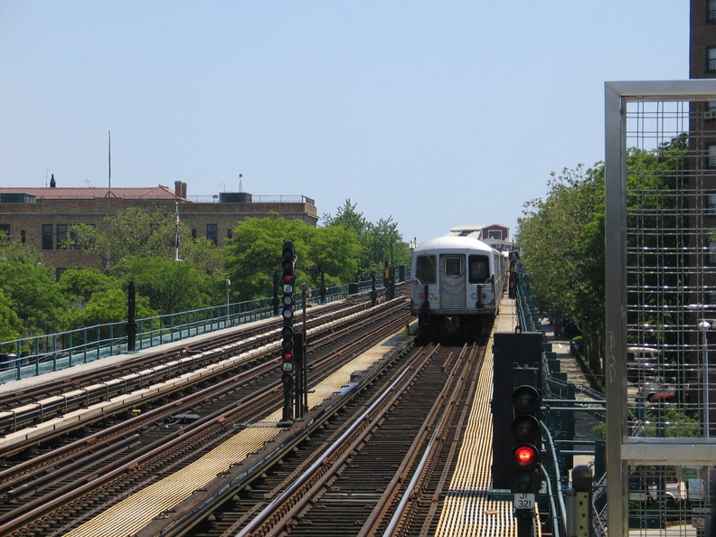 R-42 @ Chauncey St (J). Photo taken by Brian Weinberg, 6/5/2005. IMG_3560.jpg