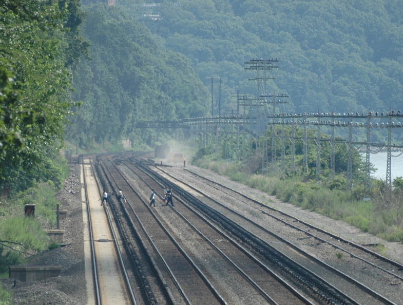 Riverdale (MNCR Hudson Line). Note the trespassers crossing the tracks. Photo taken by Tamar Weinberg, 7/24/2005. DSC_1279a.jpg