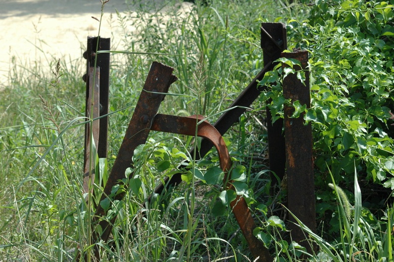 Base of a cut-down line pole along the CSX lead from CP12 to Sugarhouse in Yonkers @ Riverdale (MNCR Hudson Line). Photo taken b