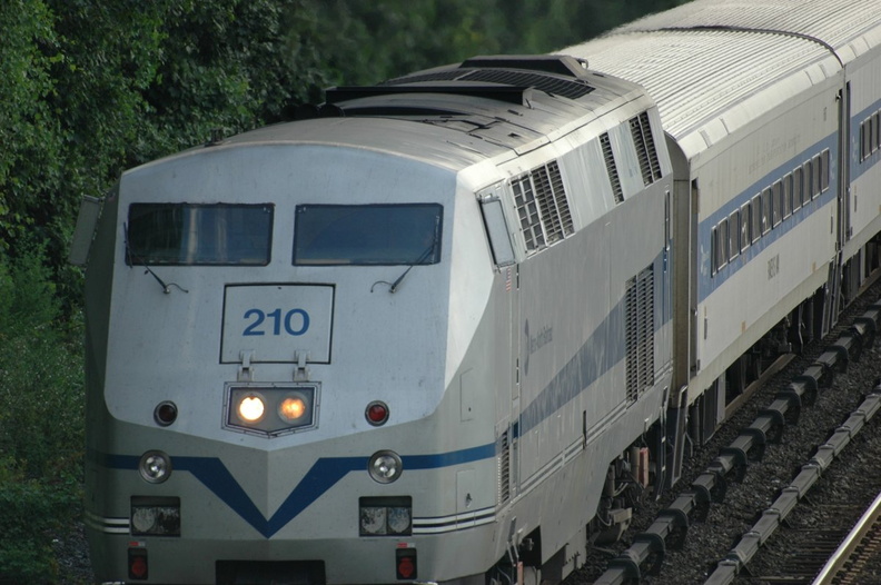 MNCR P32AC-DM 210 @ Riverdale (MNCR Hudson Line). Photo taken by Tamar Weinberg, 7/24/2005.