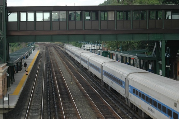 MNCR Shorliner I coaches including The Knickerbocker @ Riverdale (MNCR Hudson Line). Photo taken by Tamar Weinberg, 7/24/2005.