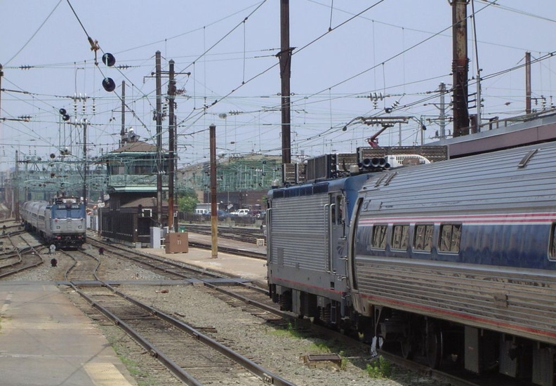 Amtrak AEM-7 919 & 938 @ Washington, DC. Photo taken by David Lung, June 2005. 062_62a.jpg
