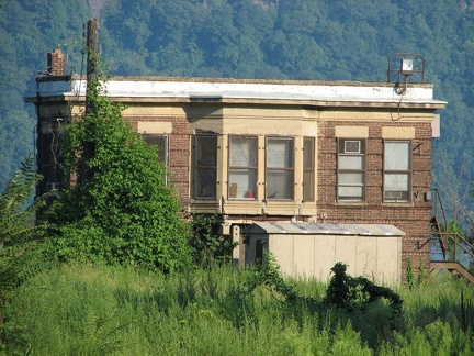 Tower ??? at the former wye (now just a junction) at Spuyten Duyvil. Photo taken by Brian Weinberg, 8/3/2005.