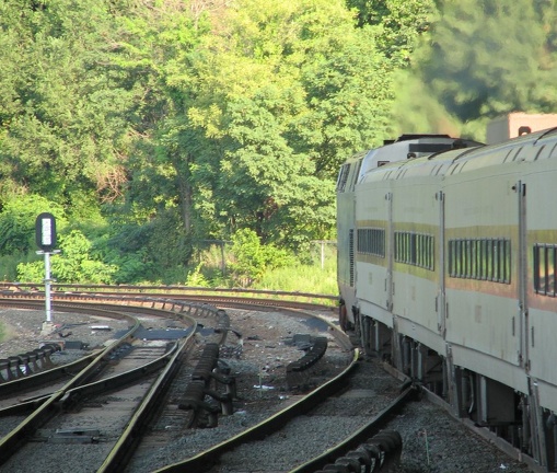 MNCR P32AC-DM 220 @ Marble Hill (MNCR Hudson Line). Photo taken by Brian Weinberg, 8/17/2005.