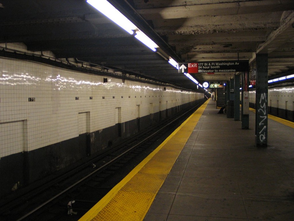 175 St station (A). Looking north along the southbound platform. Photo taken by Brian Weinberg, 8/21/2005.