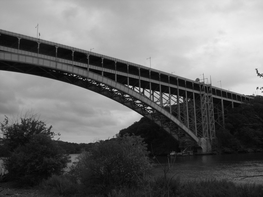 Henry Hudson Bridge. Photo taken by Brian Weinberg, 9/28/2005.
