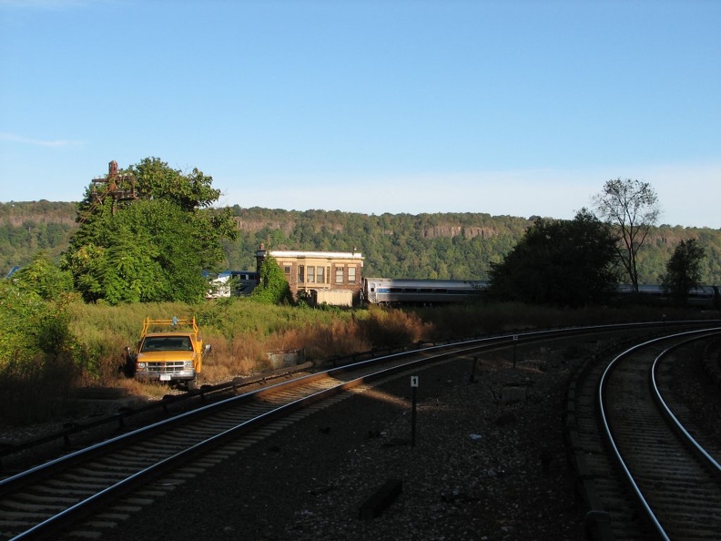 Amtrak Empire Service train #242 stopped @ DV Tower. Photo taken by Brian Weinberg, 9/30/2005. IMG_0675.jpg