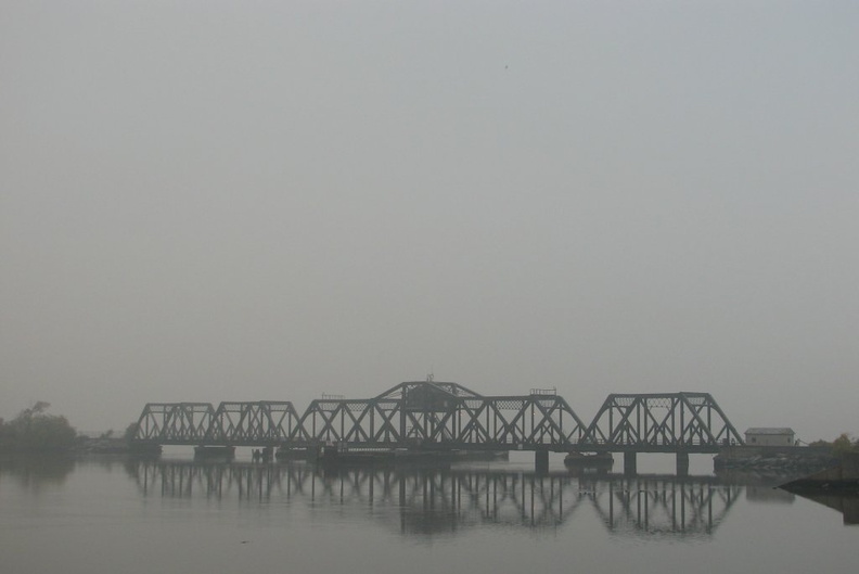 Spuyten Duyvil Swing Bridge (Inwood Movable Bridge) in dense fog. Photo taken by Brian Weinberg, 11/6/2005. IMG_0974a.jpg