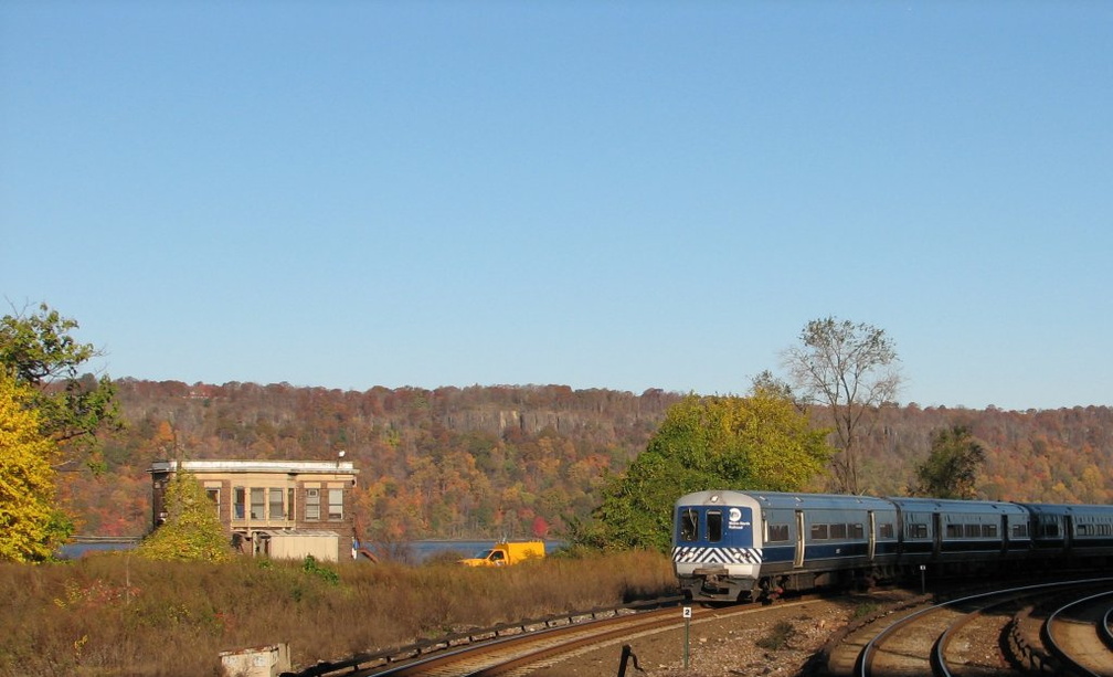 MNCR M-1 8297 @ Spuyten Duyvil (Hudson Line). Photo taken by Brian Weinberg, 11/7/2005.