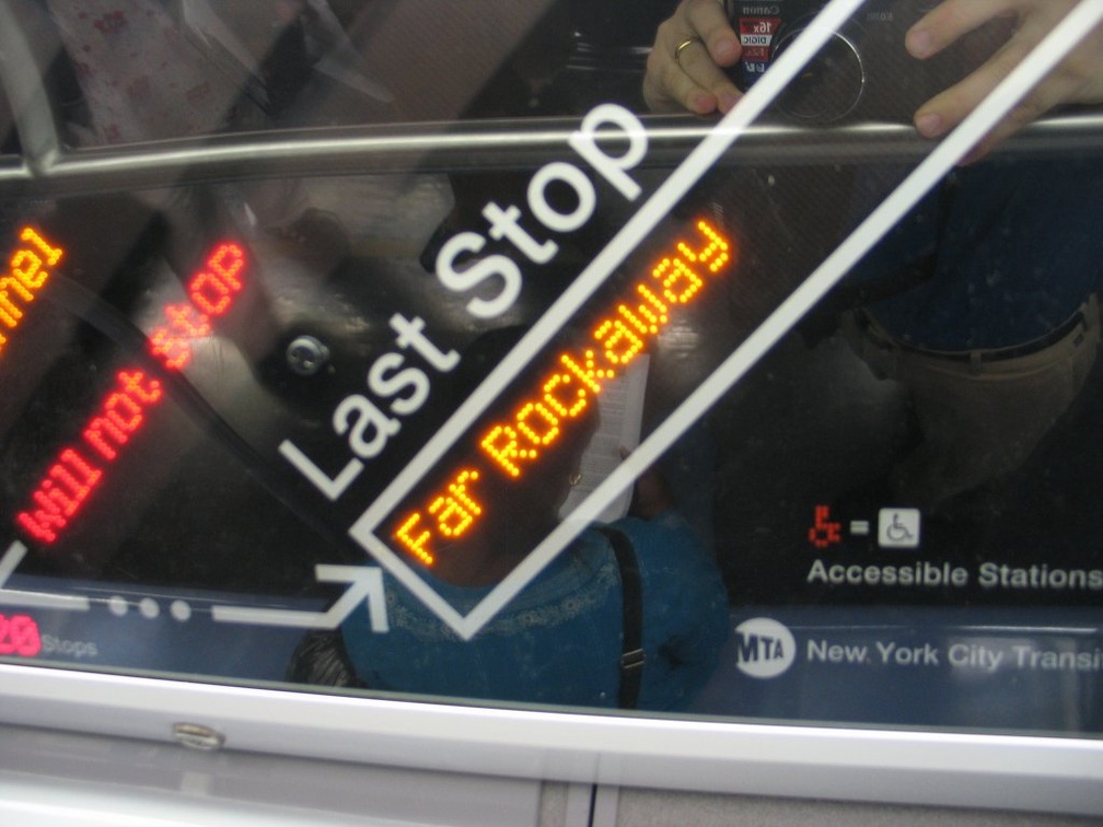 The FIND (Flexible Information and Notice Display) being evaluated on R-160B 8713 @ Hoyt-Schermerhorn. This photo shows a close