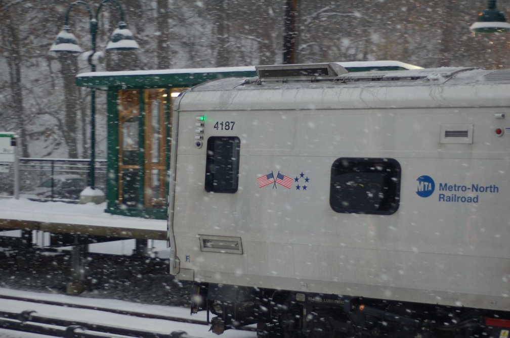 MNCR M-7a 4187 @ Riverdale (Hudson Line). Photo taken by Brian Weinberg, 12/9/2005.