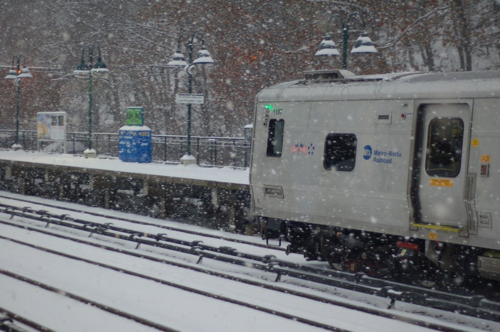 MNCR M-7a 4187 @ Riverdale (Hudson Line). Photo taken by Brian Weinberg, 12/9/2005.