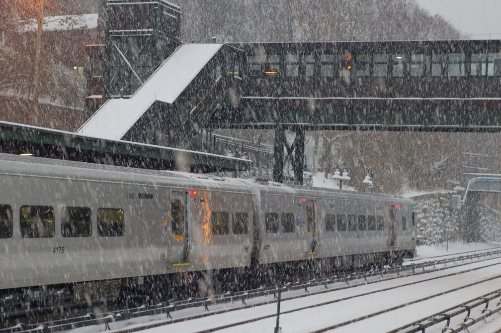 MNCR M-7a 4175 @ Riverdale (Hudson Line). Photo taken by Brian Weinberg, 12/9/2005.