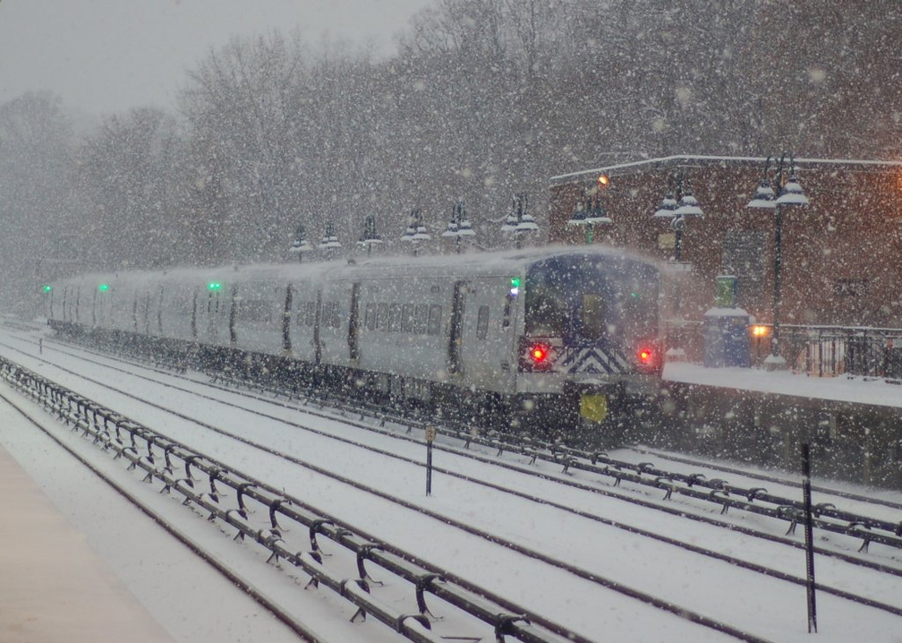 MNCR M-7a 4174 @ Riverdale (Hudson Line). Photo taken by Brian Weinberg, 12/9/2005.