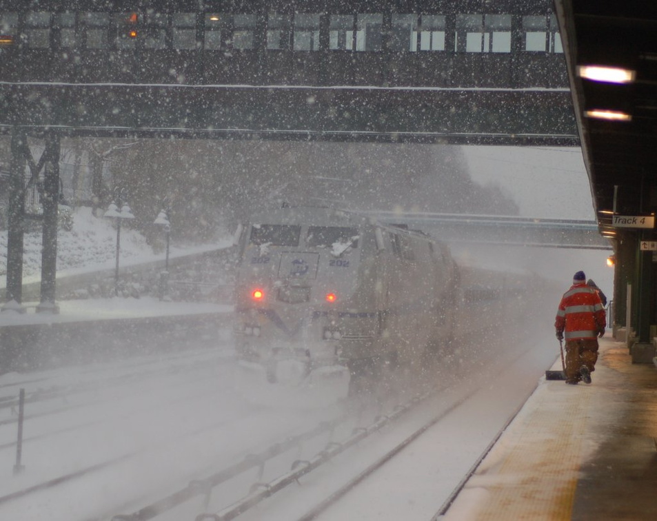 MNCR P32AC-DM 202 @ Riverdale (Hudson Line). Photo taken by Brian Weinberg, 12/9/2005.