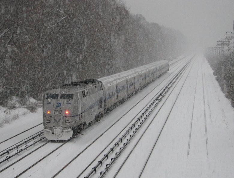 MNCR P32AC-DM 204 @ Riverdale (Hudson Line). Photo taken by Brian Weinberg, 12/9/2005.