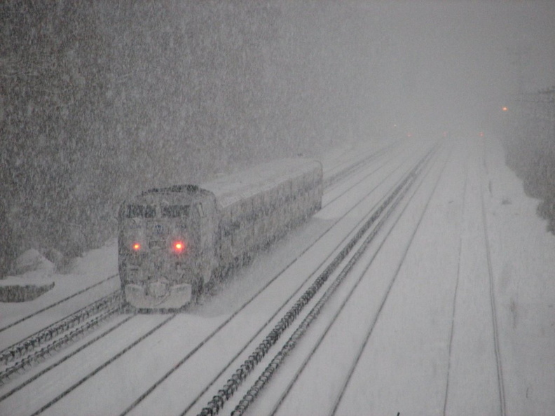 MNCR P32AC-DM 204 @ Riverdale (Hudson Line). Photo taken by Brian Weinberg, 12/9/2005.