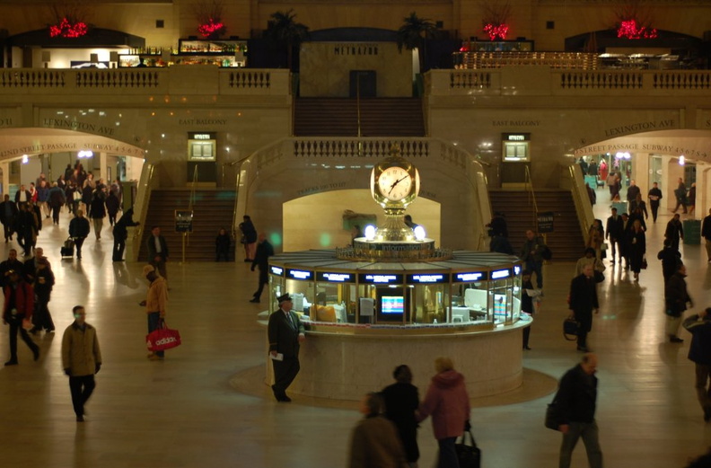 Grand concourse @ Grand Central Terminal. Photo taken by Brian Weinberg, 12/12/2005. DSC_0120a.jpg