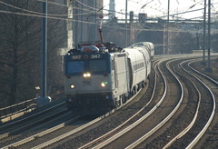 Amtrak AEM-7AC 947 @ Elizabeth, NJ. Photo taken by Brian Weinberg, 12/18/2005.