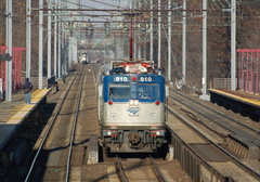Amtrak AEM-7AC 910 @ Elizabeth, NJ. Photo taken by Brian Weinberg, 12/18/2005.