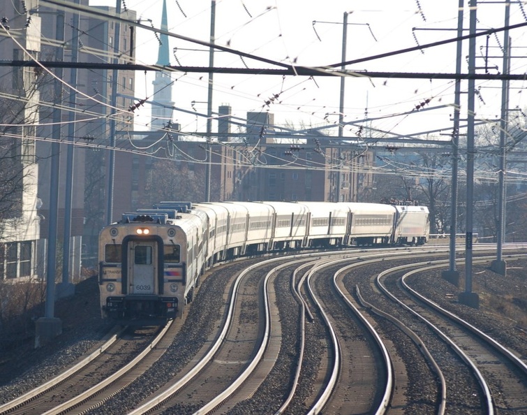 NJT Comet V Cab 6039 @ Elizabeth, NJ. Photo taken by Brian Weinberg, 12/18/2005. DSC_0251a.jpg