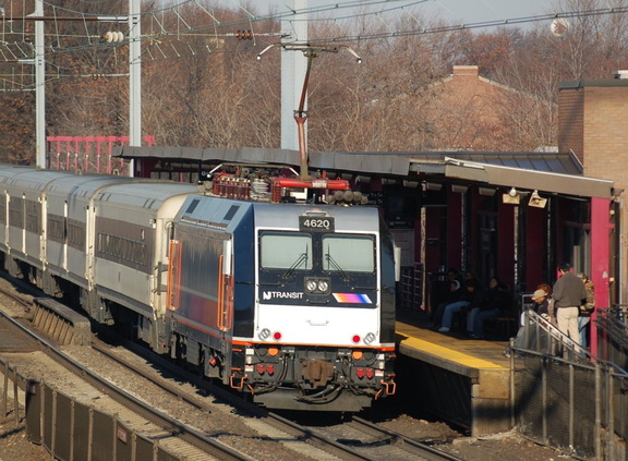 NJT ALP-46 4620 @ Elizabeth, NJ. Photo taken by Brian Weinberg, 12/18/2005.