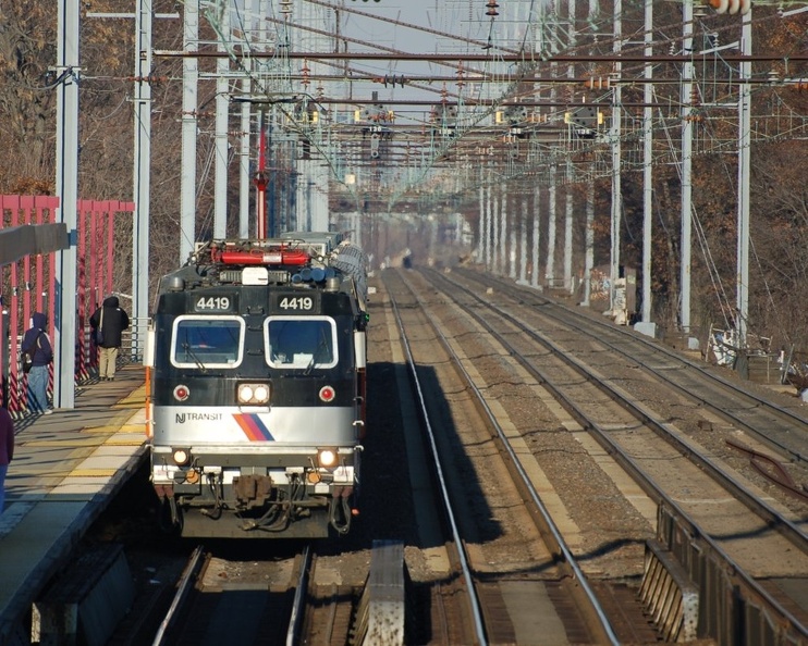 NJT ALP-44 4419 @ Elizabeth, NJ. Photo taken by Brian Weinberg, 12/18/2005.