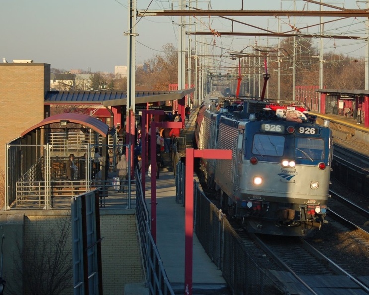 Amtrak AEM-7AC 926 @ Elizabeth, NJ. Photo taken by Brian Weinberg, 12/18/2005.