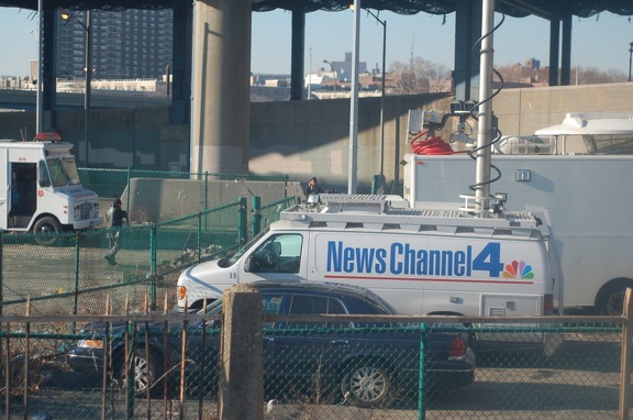 The (non) scene at the Yankee Stadium Park &amp; Ride. Photo taken by Brian Weinberg, 12/21/2005.