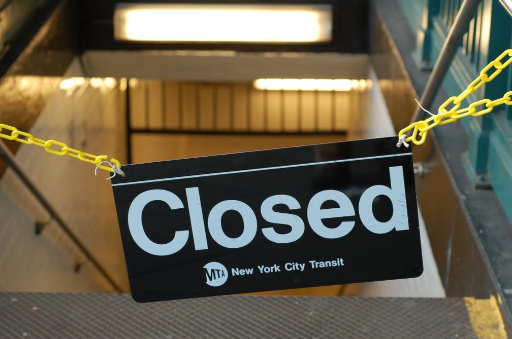 Entrance @ 23 St (N/R/W). Station was closed because of the TWU strike. Photo taken by Brian Weinberg, 12/22/2005.