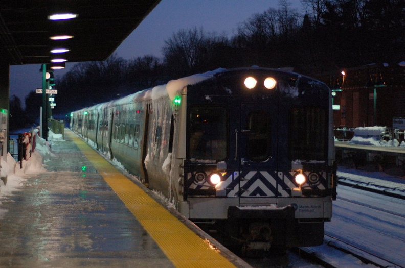 MNCR M7a 4058 @ Riverdale (Hudson Line). Photo taken by Brian Weinberg, 2/13/2006.