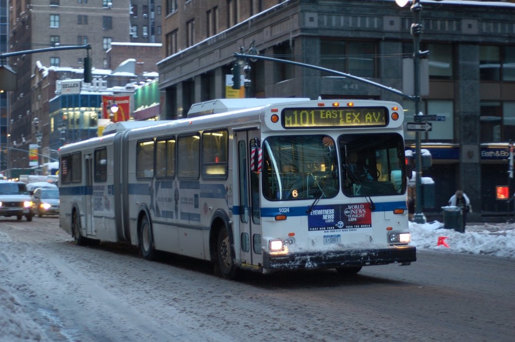 MTA NYCT NF D60HF 1024 @ Lexington Ave &amp; 44th Street. Photo taken by Brian Weinberg, 2/13/2006.