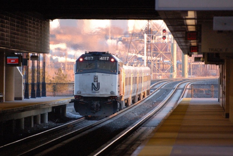 NJ Transit F40PH-2CAT 4117 @ Secaucus Transfer. Photo taken by Brian Weinberg, 2/19/2006.