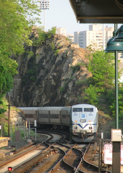 MNCR P32AC-DM 204 @ Spuyten Duyvil (Hudson Line). Photo taken by Brian Weinberg, 5/17/2006. IMG_1664a.jpg