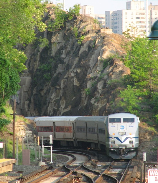 MNCR P32AC-DM 204 @ Spuyten Duyvil (Hudson Line). Photo taken by Brian Weinberg, 5/17/2006.