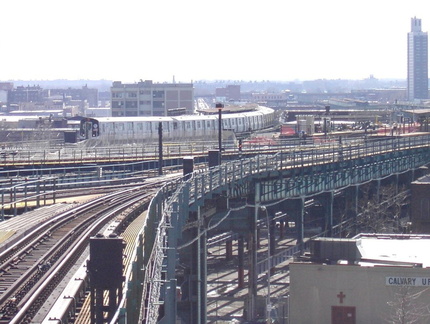 R-143 8253 @ Atlantic Av (L). Train is on the old alignment. Photo taken by Brian Weinberg, March 9, 2003.