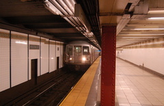 R-42 @ Fulton Street (J/M/Z) at back of the northbound platform, i.e. the lower level (looking south). Photo taken by Brian Wein